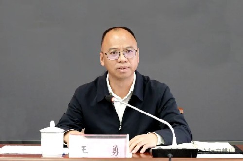 王勇同志任中共峨山縣委書(shū)記