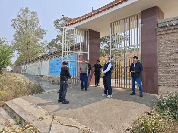云南省地震局副局長(zhǎng)馬宏生一行到峨山縣調(diào)研防震減災(zāi)工作.jpg