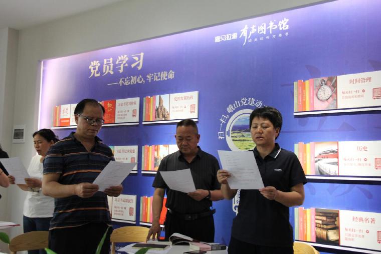 峨山縣人大常委會機關開展讀書活動.jpg