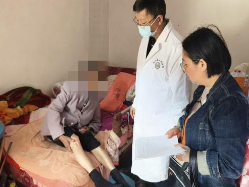 暖心服務(wù)零距離！化念鎮(zhèn)聯(lián)合多部門開(kāi)展 “入戶評(píng)殘” 解民憂1_副本.jpg